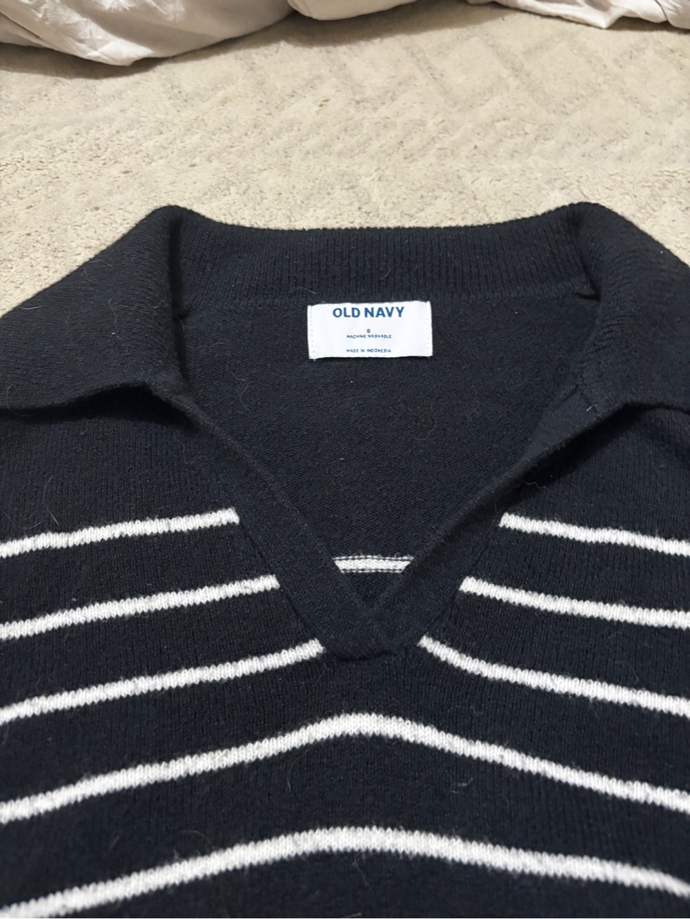 Old Navy Women’s Navy and White Striped V-Neck Sweater